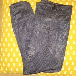 Athleta Cropped Leggings Floral Geometric Pattern Neutral Black Brown Sepia M